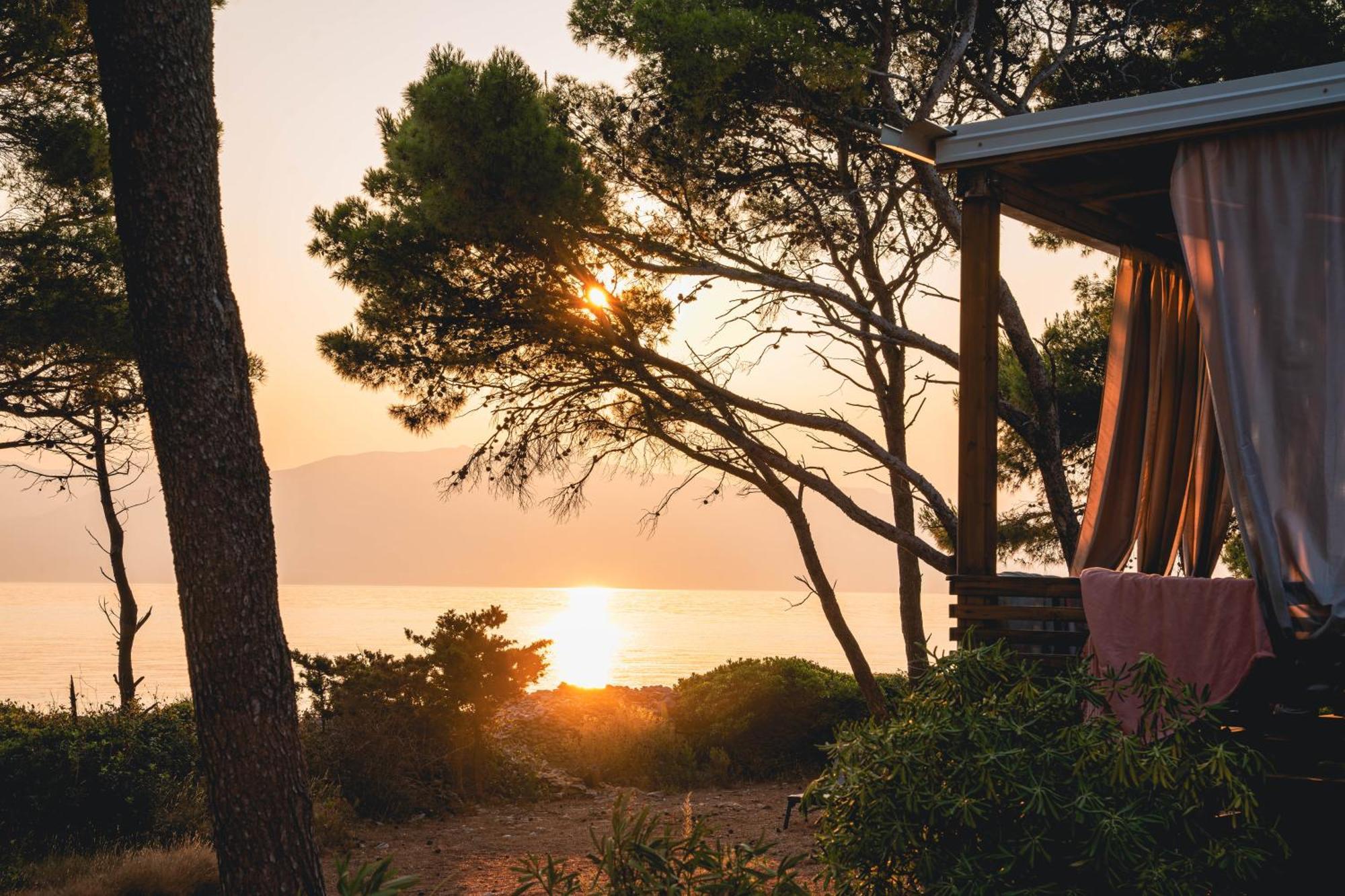 Boutique Camping Bunja ซูเปตาร์ ภายนอก รูปภาพ